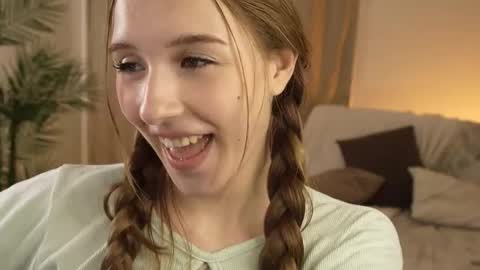 Snapshot of vegas_v chatting on November 8, 1:55 pm Maria online show from November 8, 1:55 pm