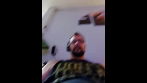 Snapshot of vegasdadbod chatting on November 20, 2:01 am vegasdadbod online show from November 20, 2:01 am