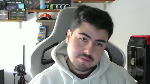 Snapshot of veils24 chatting on December 9, 5:19 pm Charles online show from December 9, 5:19 pm