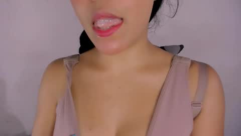 Snapshot of veky_saliva01 chatting on March 29, 3:45 pm camila online show from March 29, 3:45 pm