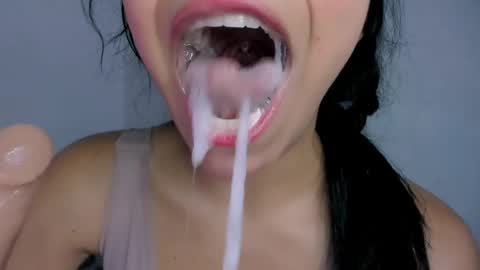 Snapshot of veky_saliva01 chatting on April 3, 8:40 pm camila online show from April 3, 8:40 pm