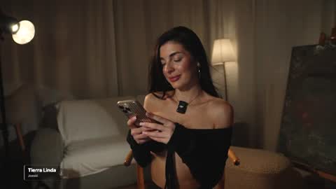 Snapshot of velavelle chatting on July 15, 8:36 pm Try to unlock online show from July 15, 8:36 pm