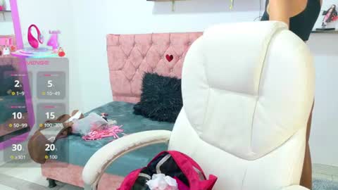 Snapshot of velinahoneyy chatting on June 17, 12:40 pm velinahoneyy online show from June 17, 12:40 pm