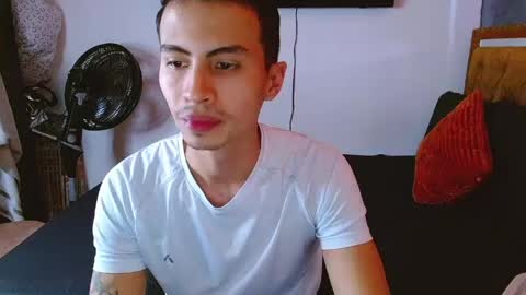 Snapshot of velk_hot1 chatting on May 5, 12:24 pm velk_hot1 online show from May 5, 12:24 pm