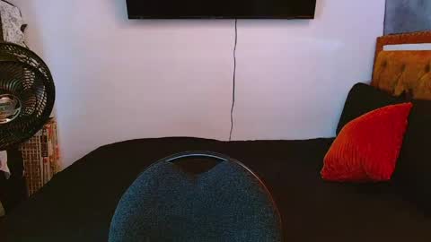 Snapshot of velk_hot1 chatting on May 11, 4:04 pm velk_hot1 online show from May 11, 4:04 pm