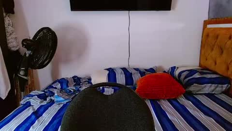 Snapshot of velk_hot1 chatting on May 18, 1:17 pm velk_hot1 online show from May 18, 1:17 pm