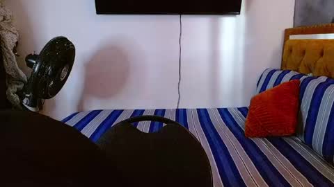 Snapshot of velk_hot1 chatting on June 3, 7:08 pm velk_hot1 online show from June 3, 7:08 pm
