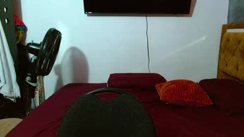 Snapshot of velk_hot1 chatting on June 16, 12:52 pm velk_hot1 online show from June 16, 12:52 pm