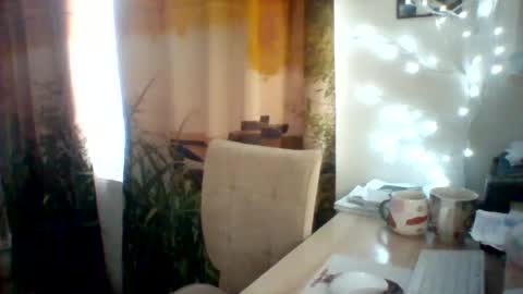 velka_raspberry online show from June 19, 5:23 am