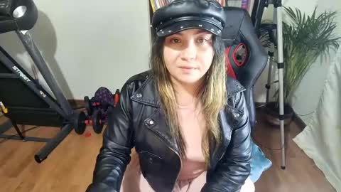 Snapshot of vellarossa chatting on February 1, 7:26 am Im VelaI will be Christmas and New Year with my family December 22 to January 13 I will miss you guys. online show from February 1, 7:26 am