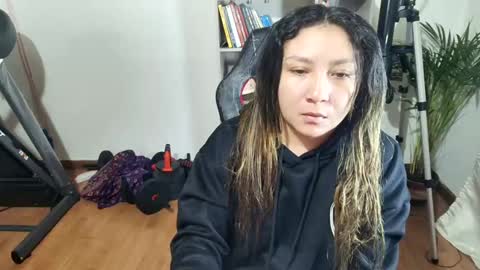 Snapshot of vellarossa chatting on February 11, 2:57 am Im VelaI will be Christmas and New Year with my family December 22 to January 13 I will miss you guys. online show from February 11, 2:57 am