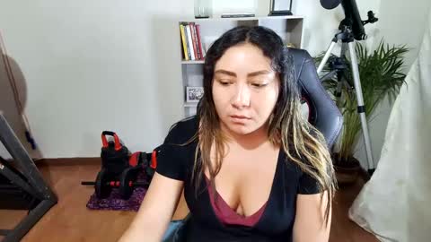 Snapshot of vellarossa chatting on March 2, 1:47 am Im VelaI will be Christmas and New Year with my family December 22 to January 13 I will miss you guys. online show from March 2, 1:47 am