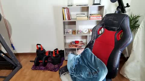 Snapshot of vellarossa chatting on March 2, 4:50 am Im VelaI will be Christmas and New Year with my family December 22 to January 13 I will miss you guys. online show from March 2, 4:50 am