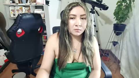 Snapshot of vellarossa chatting on October 14, 2:23 am Im VelaI will be Christmas and New Year with my family December 22 to January 13 I will miss you guys. online show from October 14, 2:23 am