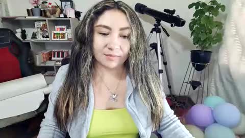 Snapshot of vellarossa chatting on October 23, 10:08 pm Im VelaI will be Christmas and New Year with my family December 22 to January 13 I will miss you guys. online show from October 23, 10:08 pm