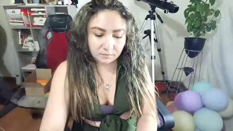 Snapshot of vellarossa chatting on October 29, 2:36 am Im VelaI will be Christmas and New Year with my family December 22 to January 13 I will miss you guys. online show from October 29, 2:36 am