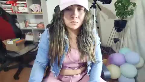 Snapshot of vellarossa chatting on November 3, 2:24 am Im VelaI will be Christmas and New Year with my family December 22 to January 13 I will miss you guys. online show from November 3, 2:24 am