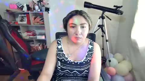 Snapshot of vellarossa chatting on November 19, 6:08 pm Im VelaI will be Christmas and New Year with my family December 22 to January 13 I will miss you guys. online show from November 19, 6:08 pm