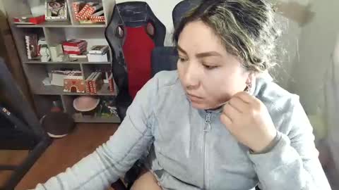 Snapshot of vellarossa chatting on November 21, 9:57 pm Im VelaI will be Christmas and New Year with my family December 22 to January 13 I will miss you guys. online show from November 21, 9:57 pm