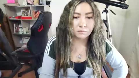 Snapshot of vellarossa chatting on November 24, 5:45 pm Im VelaI will be Christmas and New Year with my family December 22 to January 13 I will miss you guys. online show from November 24, 5:45 pm