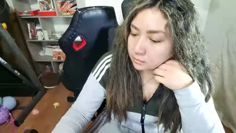 Snapshot of vellarossa chatting on November 25, 5:51 am Im VelaI will be Christmas and New Year with my family December 22 to January 13 I will miss you guys. online show from November 25, 5:51 am