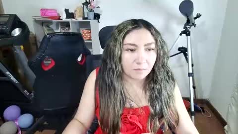 Snapshot of vellarossa chatting on November 28, 1:41 am Im VelaI will be Christmas and New Year with my family December 22 to January 13 I will miss you guys. online show from November 28, 1:41 am