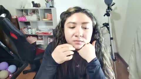 Snapshot of vellarossa chatting on December 3, 8:12 am Im VelaI will be Christmas and New Year with my family December 22 to January 13 I will miss you guys. online show from December 3, 8:12 am