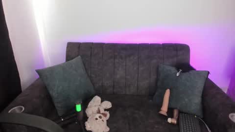 velmoon online show from December 19, 5:53 pm