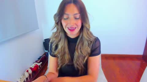 Snapshot of velourmuse chatting on May 16, 12:51 am Sara online show from May 16, 12:51 am