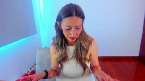 Snapshot of velourmuse chatting on May 25, 6:47 pm Sara online show from May 25, 6:47 pm