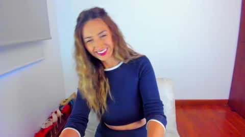 Snapshot of velourmuse chatting on June 6, 11:09 pm Sara online show from June 6, 11:09 pm