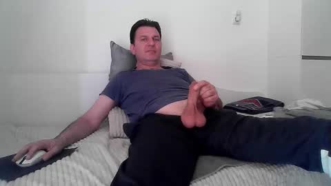 Snapshot of velstat_000 chatting on June 7, 8:07 am velstat_000 online show from June 7, 8:07 am
