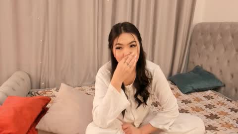 Vella online show from March 11, 9:32 pm