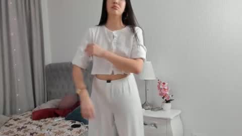 Vella online show from March 17, 6:55 pm