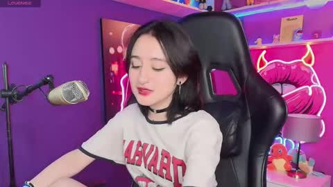 velvet_cak3_ online show from March 9, 8:24 pm