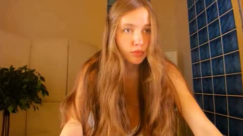 Snapshot of velvet_cherry chatting on October 18, 3:35 pm velvet_cherry online show from October 18, 3:35 pm