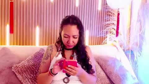 Snapshot of velvet_curly chatting on May 9, 11:59 am Emma Curly online show from May 9, 11:59 am