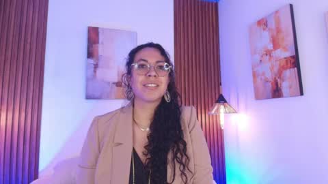 Snapshot of velvet_curly chatting on May 11, 12:22 pm Emma Curly online show from May 11, 12:22 pm