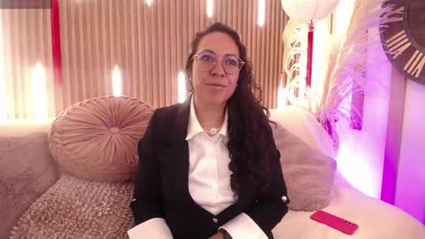 Snapshot of velvet_curly chatting on May 13, 12:35 pm Emma Curly online show from May 13, 12:35 pm