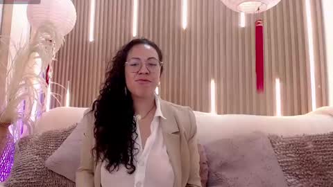 Snapshot of velvet_curly chatting on May 22, 12:33 pm Emma Curly online show from May 22, 12:33 pm