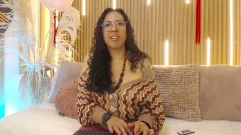 Snapshot of velvet_curly chatting on May 30, 12:24 pm Emma Curly online show from May 30, 12:24 pm