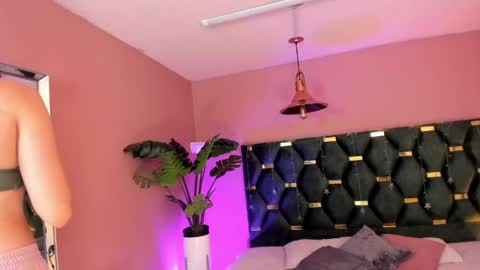 Isabella  online show from April 28, 11:59 am