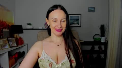 Snapshot of velvet_jasmine chatting on November 6, 6:36 am Jasmine online show from November 6, 6:36 am