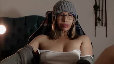 Snapshot of velvet_lips01 chatting on October 30, 8:20 pm Andrea online show from October 30, 8:20 pm