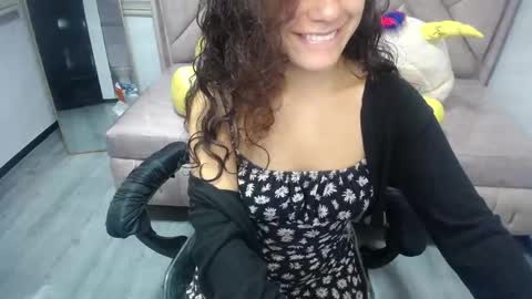 velvet_moon_v online show from September 25, 1:15 pm