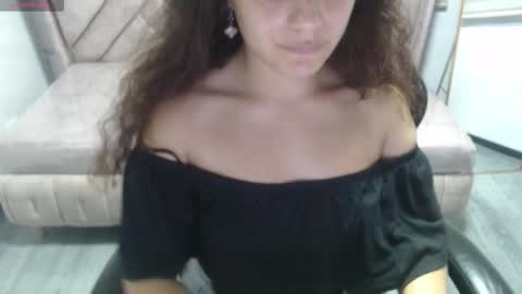 velvet_moon_v online show from March 5, 8:38 pm