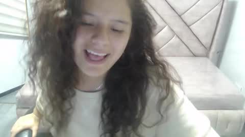 velvet_moon_v online show from March 17, 9:18 pm