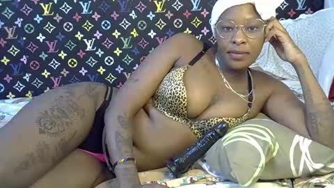 Snapshot of velvet_temptress chatting on October 18, 5:21 am velvet online show from October 18, 5:21 am