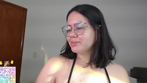 Snapshot of velvetcrystal chatting on July 4, 1:01 am Crystal PVT OPEN online show from July 4, 1:01 am