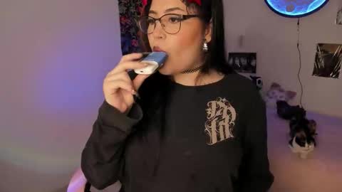 Snapshot of velvetfangs chatting on September 11, 6:35 am Dani online show from September 11, 6:35 am